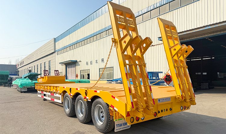 Semirremolque de Cama Baja de 3 Ejes y 60 Toneladas en Venta en Costa Rica