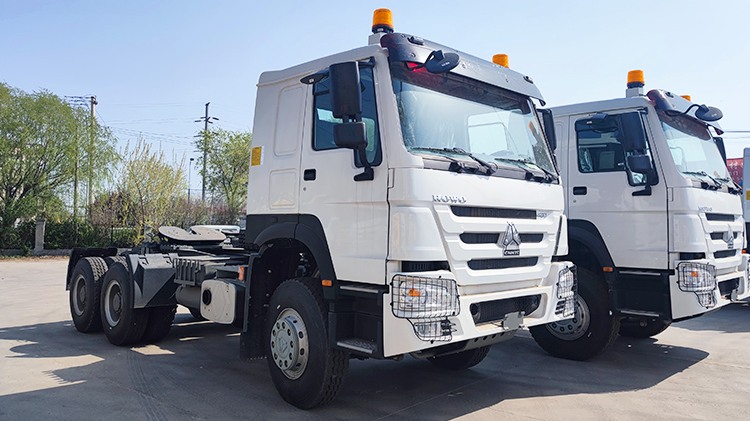Camión Tractor Howo Sinotruk CNHTC en Venta en Costa Rica