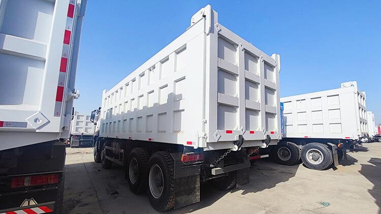 Camión Volquete Howo 8x4 Cnhtc en Venta en Costa Rica