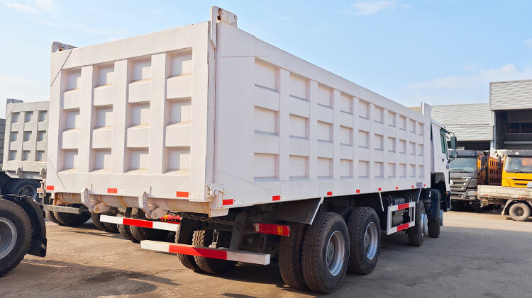 Volquete Sinotruk Howo 8x4 Usado en Venta en Costa Rica